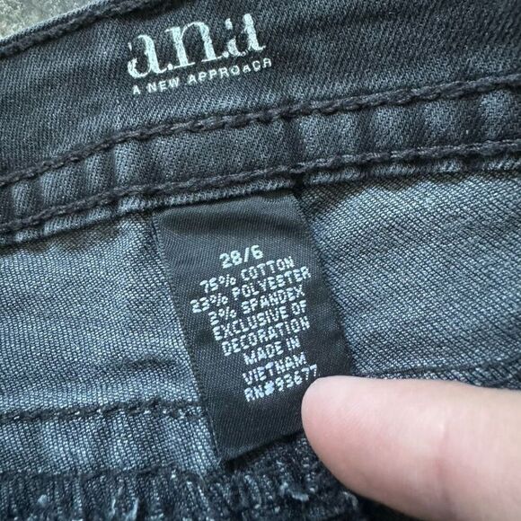 Ana A New Approach Women's Bootcut Faded Black Jeans Distressed Size 28/6 - Picture 8 of 13
